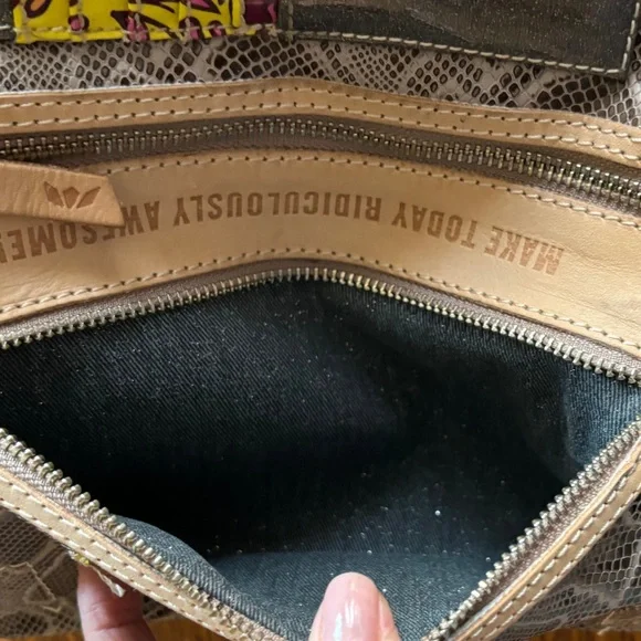 🐍 Consuela Dizzy Snake Embossed Leather Crossbody - Picture 7 of 10